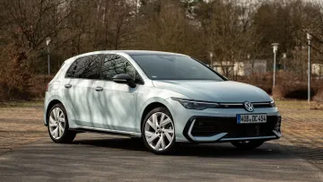 Volkswagen Golf очолив рейтинг найпопулярніших вживаних авто з-за кордону в Україні: загальний топ-10