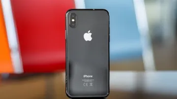 Перший смартфон без кнопки Home і з функцією Face ID: легендарний телефон від Apple визнали застарілим