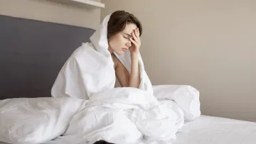 Чому болить голова: невролог розповів про продукти, що звужують судини та провокують мігрень