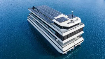 Розкіш на воді з нюансом: супер'яхта Shine Down за 15 мільйонів доларів повністю працює на сонячній енергії