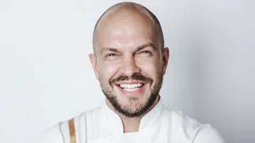 Ресторатор Володимир Ярославський поділився крижаною традицією: як шеф-кухар почав свій новий рік