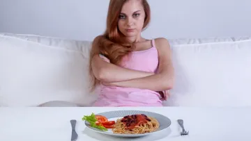 Голодування уповільнює одужання: що правильно їсти при гарячці та застуді