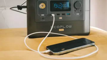 Як користуватися павербанками, зарядними станціями та генераторами за відсутності світла: ДСНС дала поради