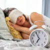 Вісім годин сну як захист мозку: що кажуть науковці про хворобу Альцгеймера