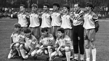 34 роки тому збірна України з футболу зіграла свій перший матч: фанів було вдвічі більше ніж місць на трибунах