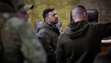 Поїздка Зеленського ледь не стала фатальною: на Донеччині поблизу президента України розірвався КАБ 