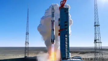 Китайський конкурент Space X у розпачі: ракета заввишки з 20-поверховий будинок згоріла при посадці на Землю