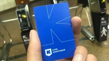 Через нічний обстріл Києва можливі перебої з оплатою громадського транспорту: в КМДА розповіли деталі