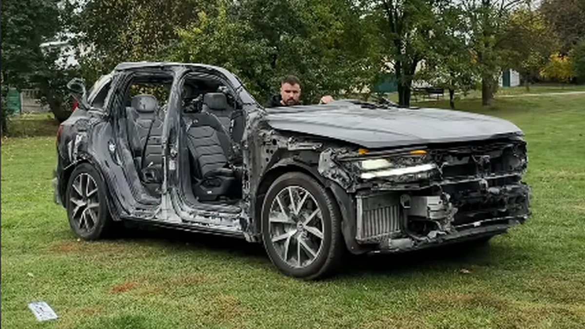 У Touareg знесло дах і вирвало бік, але він завівся: що сталося з авто після обстрілу Києва