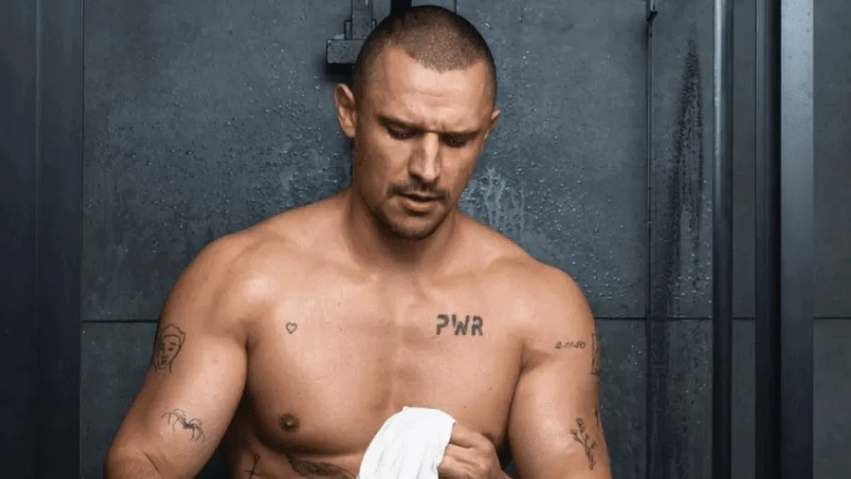 Цимбалюк виклав відео, де використовує дівчину замість гантелей: фани «Холостяка» не можуть впізнати обраницю