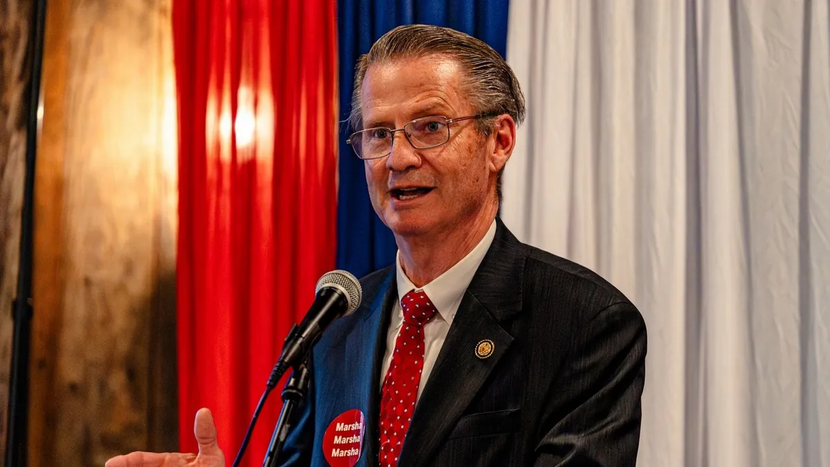 Американський законодавець заявив про існування прибульців: він бачив секретні звіти про позаземні розробки