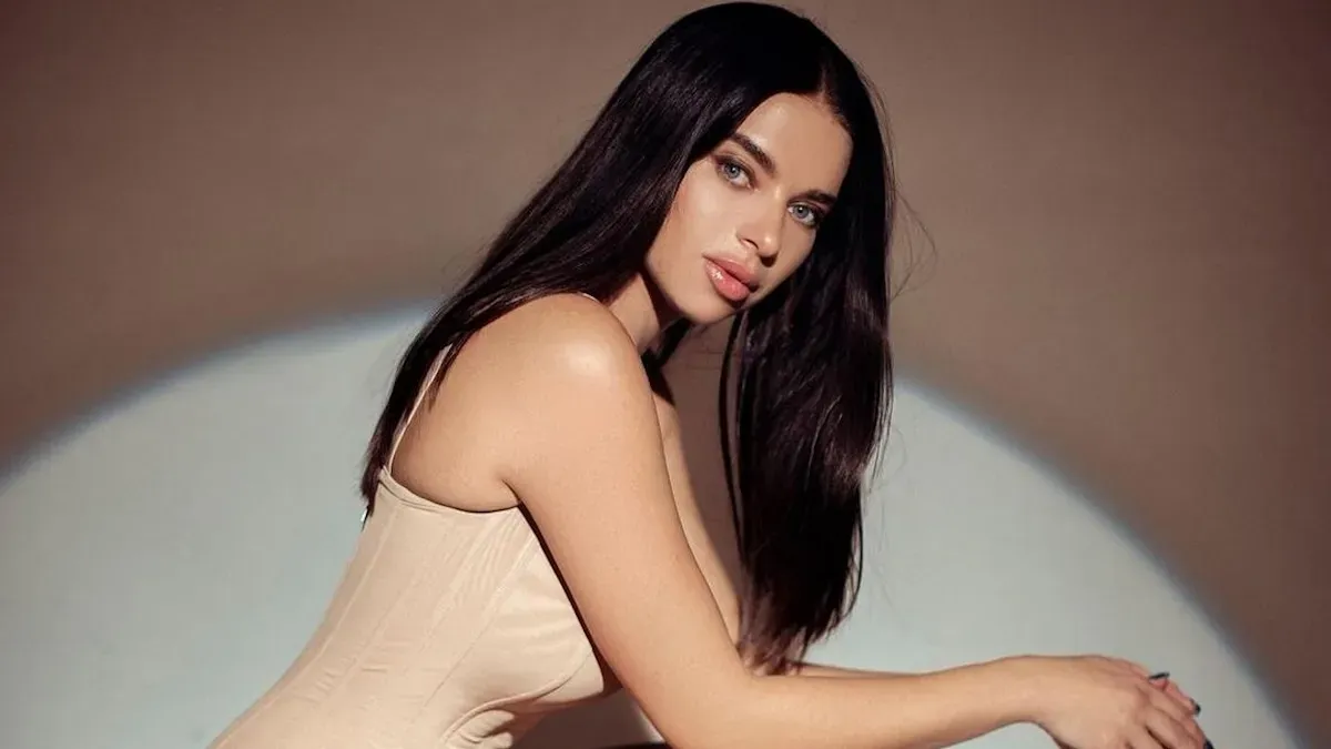 Катерина Усик показала розкішні фото у пікантній сукні: шанувальники не промовчали