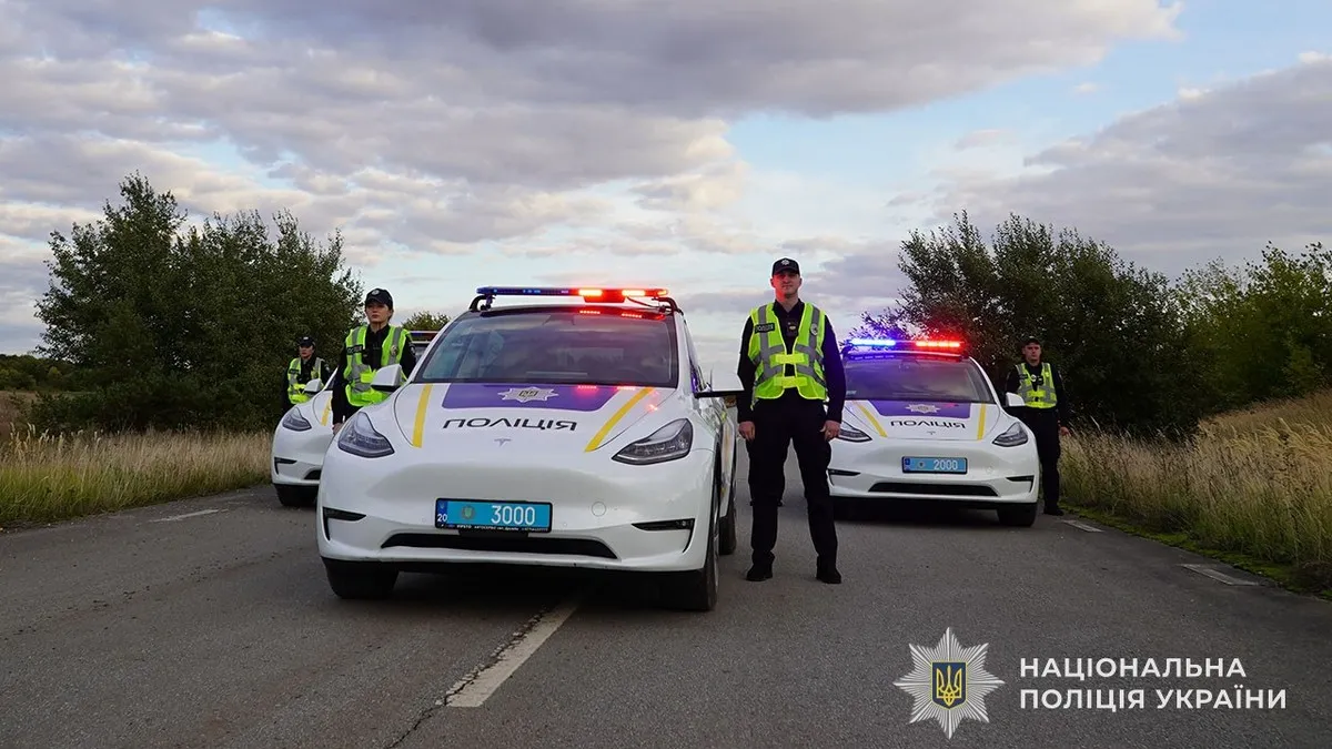 Поліція на Тернопільщині закупила собі електромобілі Tesla: правоохоронці заявили про енергонезалежність