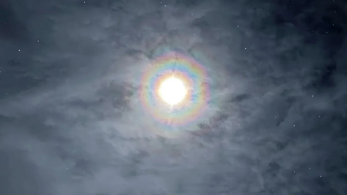 Українські полярники зафіксували рідкісне явище над Антарктикою: що таке місячний вінець