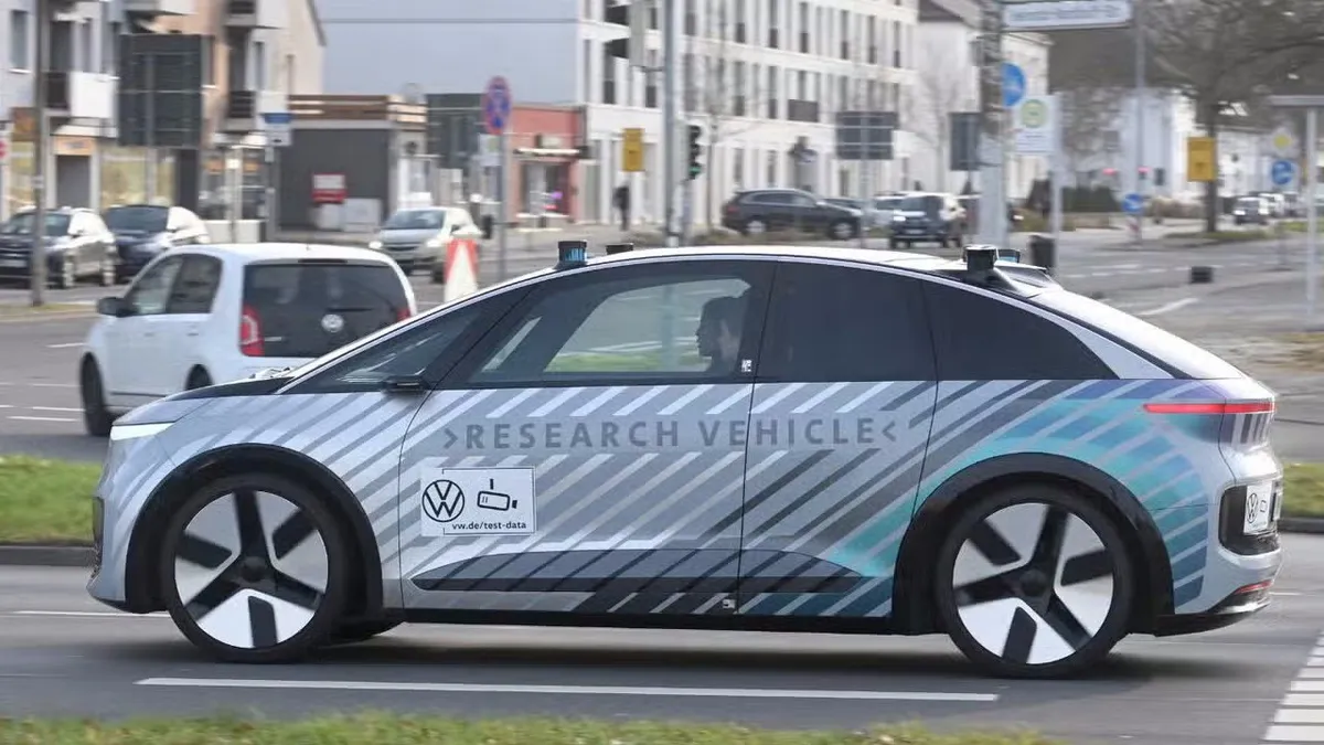 Забудьте про педалі та кермо: Volkswagen тестує інноваційне авто, де відсутні стандартні елементи управління 