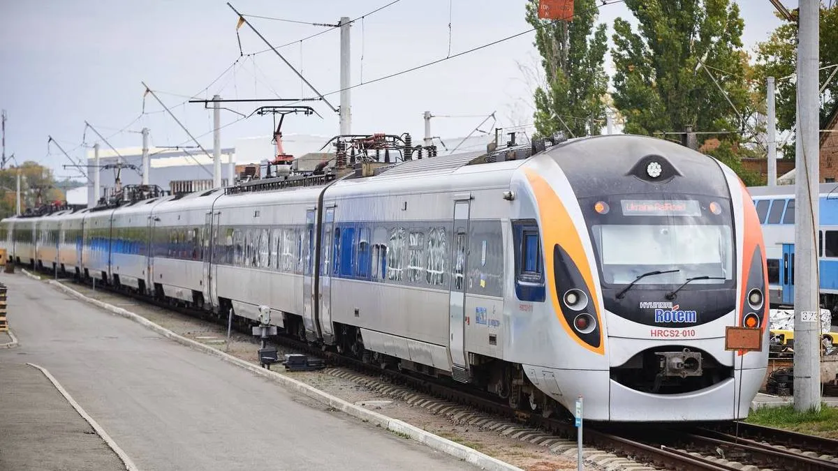 Укрзалізниця призупинила курсування швидкісного потягу «Інтерсіті» Київ – Харків: що робити пасажирам 