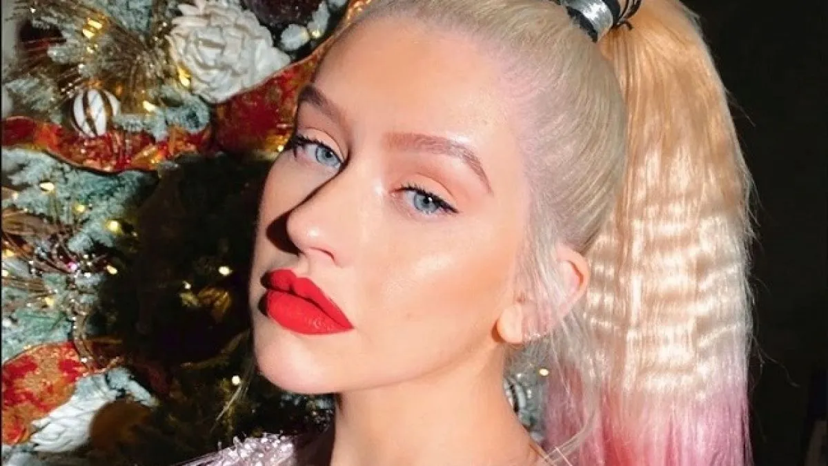 «Завантаження…»: Крістіна Агілера схудла на 18 кілограмів і здивувала мережу вбранням із харчової плівки