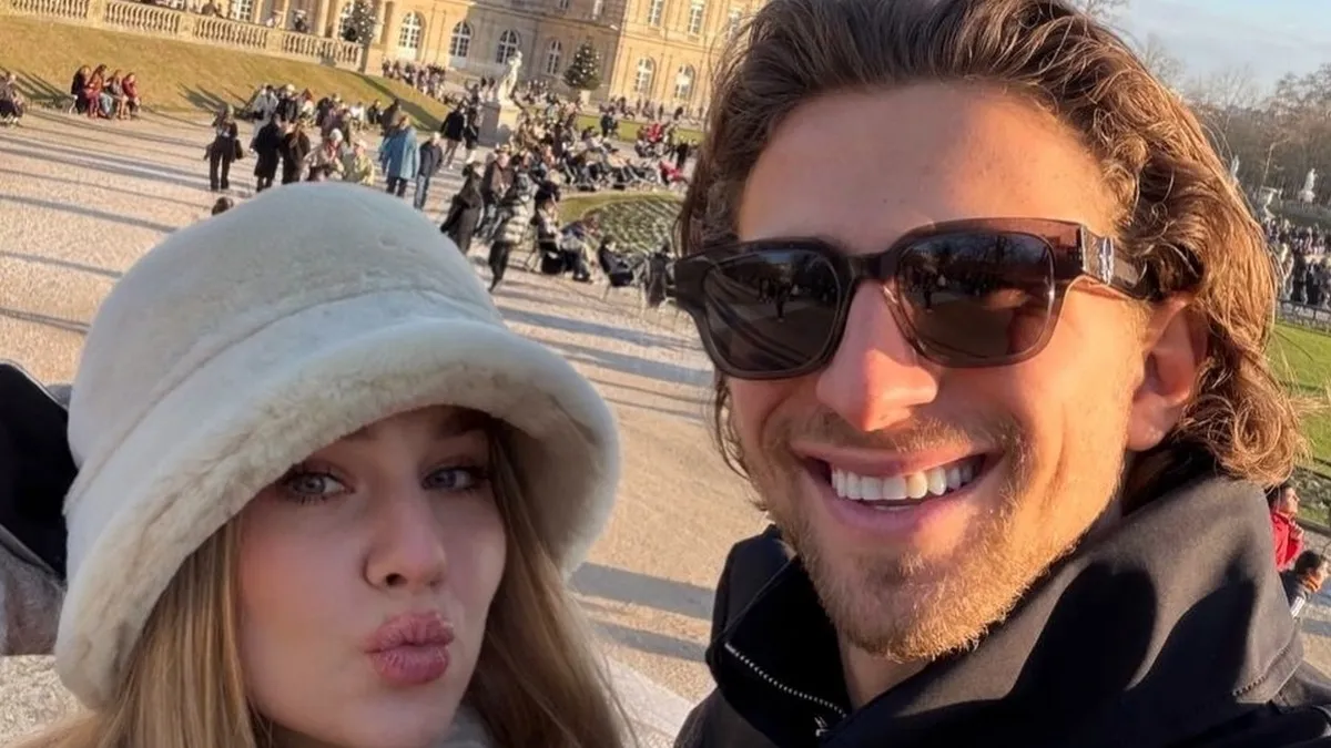 Вже адаптувались у Франції: родина Забарних показала красивими і себе і Париж - фото