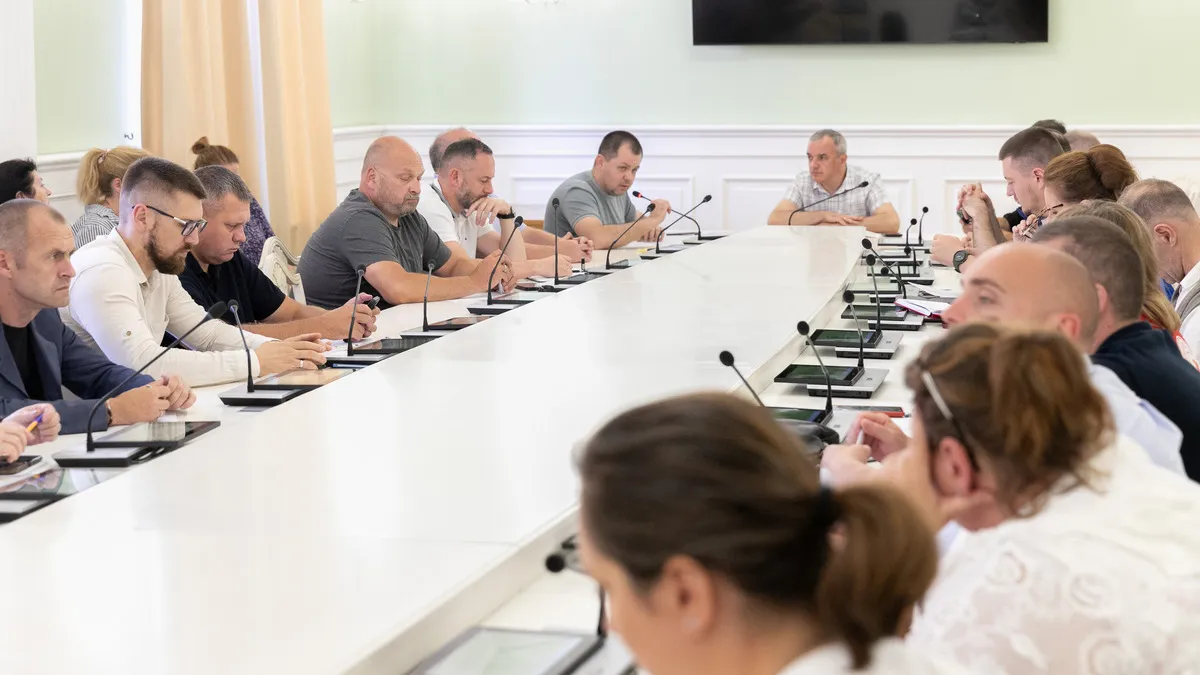 Вперше перед важкою зимою: Київ формує запаси води, сухпайків і продуктів – що це означає для мешканців