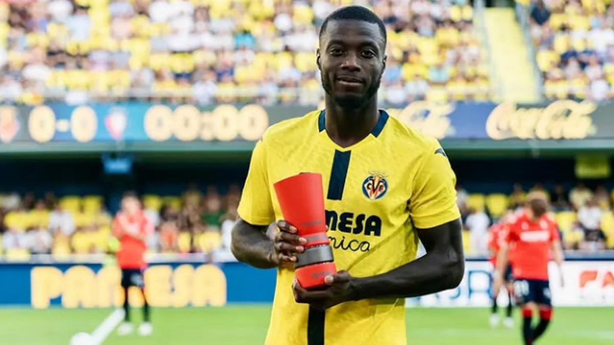 Футболіст з іспанського топ-клубу одружується на порноактрисі Трамп: гарячі фото майбутньої нареченої